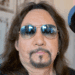 Ace Frehley, guitarrista y uno de los fundadores de Kiss, en estado crítico