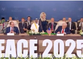 Donald Trump firma acuerdo de paz en Gaza