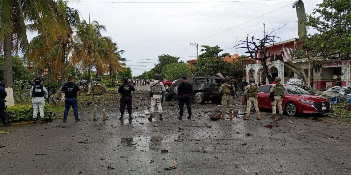 Explosión de coche bombca en Coahuayana Michoacán