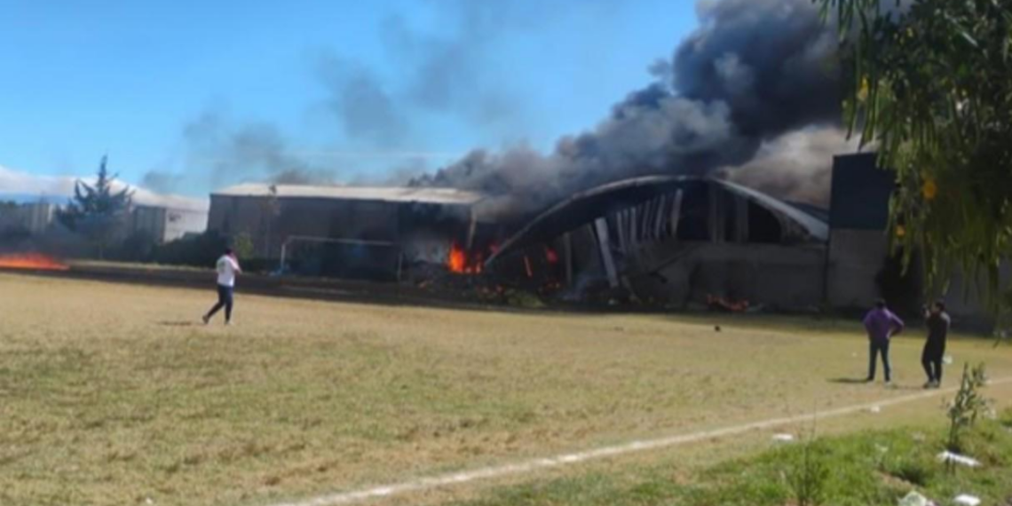 Avioneta Cessna se desploma cerca del Aeropuerto de Toluca