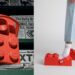Crocs y Lego lanzan sandalias en forma de bloque de construcción