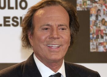 Julio Iglesias es denunciado por presunta agresión sexual