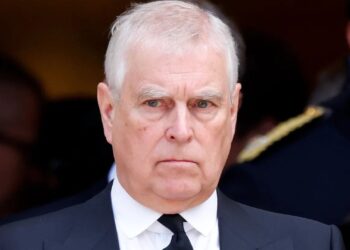 Andrew Mountbatten-Windsor, anteriormente príncipe Andrés es detenido en Norfolk