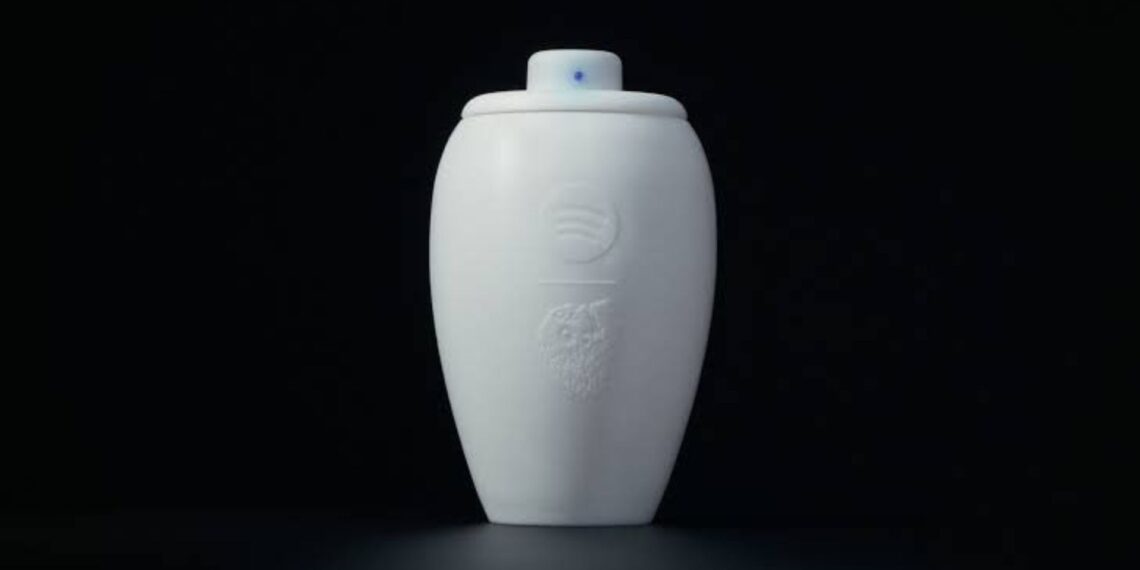 Spotify lanza la primera urna ‘musical’ del mundo: tu playlist podría sonar “hasta el más allá”
