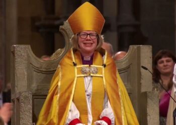 Arzobispa Sarah Mullally hace historia como la primera mujer en liderar la iglesia de Inglaterra