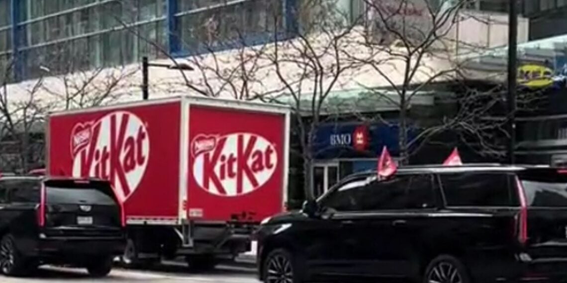 ¿Seguridad real o estrategia? Captan camión blindado de Kit Kat