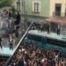 U2 sorprende en CDMX con grabación de video en Plaza de Santo Domingo