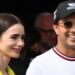 Sergio ‘Checo’ Pérez graba escenas de Emily in Paris junto a Lily Collins