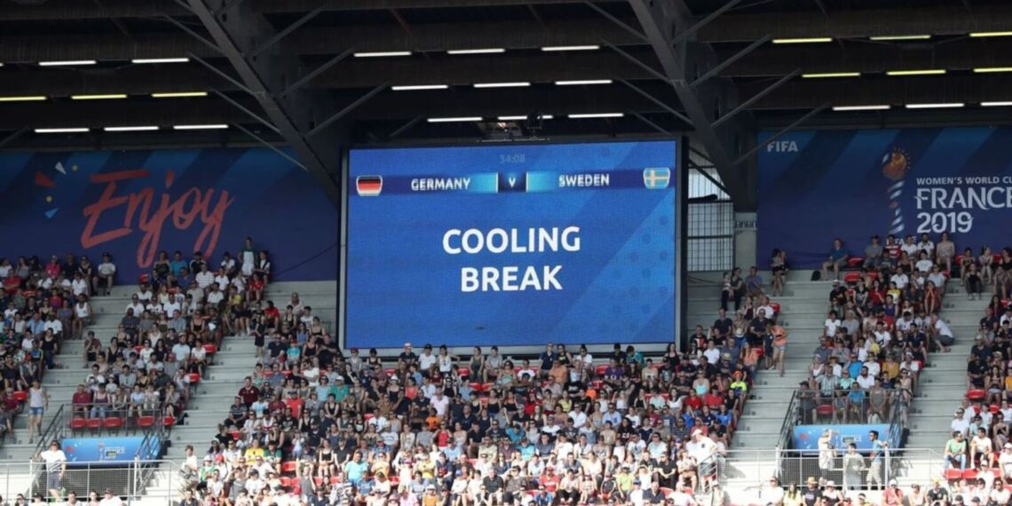 Aficionados muestran su rechazo a la pausa de hidratación durante los partidos del Mundial 2026