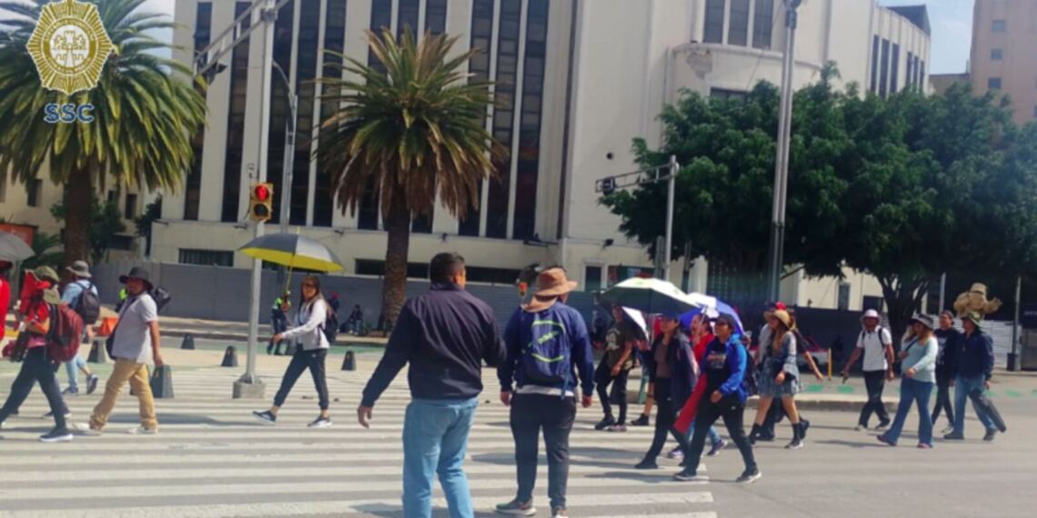 CNTE bloquea Reforma