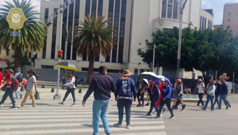 CNTE bloquea Reforma