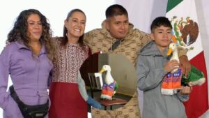 El Pato Merlín llega a la Mañanera
