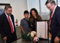 IMPI oficialmente le da la marca de Pato Merlín a Karla Ivette Gómez López