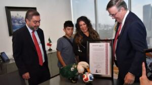 IMPI oficialmente le da la marca de Pato Merlín a Karla Ivette Gómez López