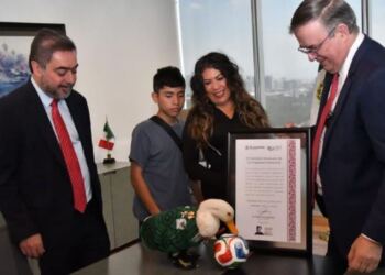 IMPI oficialmente le da la marca de Pato Merlín a Karla Ivette Gómez López