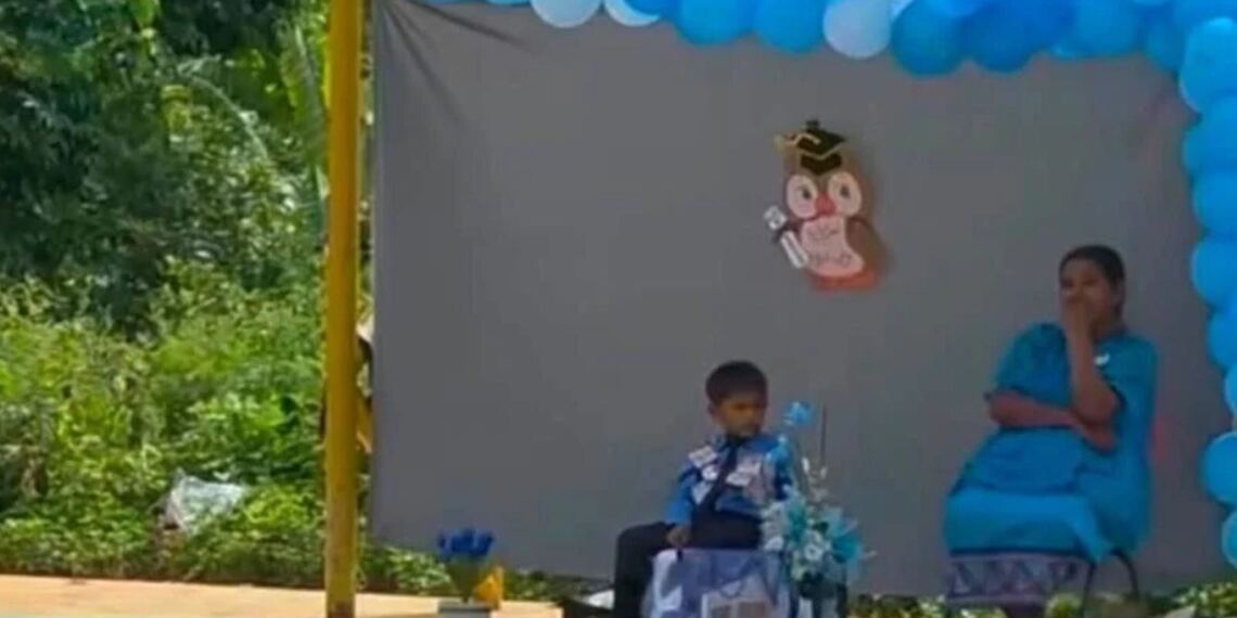 Un sólo alumno de gradúa de escuela de Guerrero