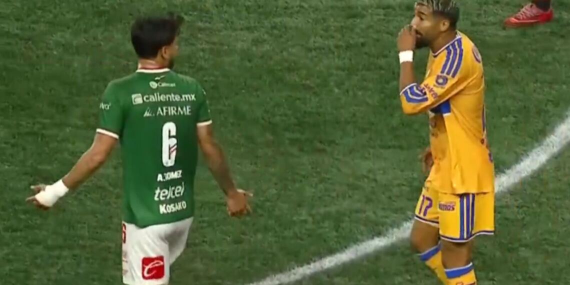 Rodrigo Aguirre es el primer expulsado por la Ley Prestianni en la Liga MX