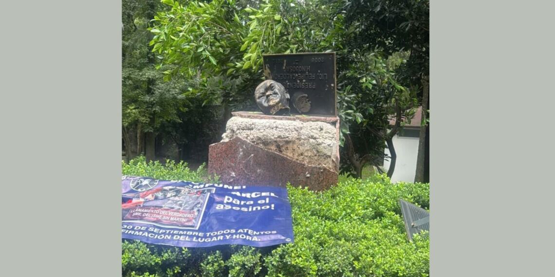 Estatua Felipe Calderón