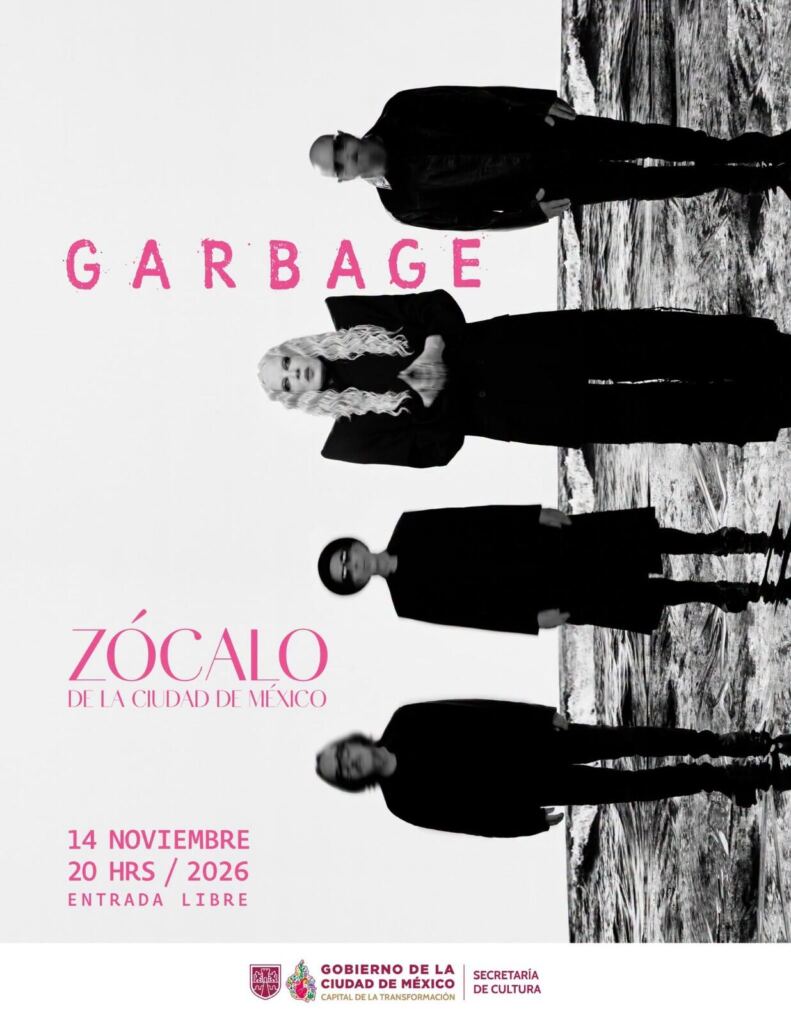 Garbage gratis en el Zócalo de la Ciudad de México.