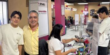 ¡Ya es adulto! Gilberto Mora se vuelve viral tras tramitar su INE