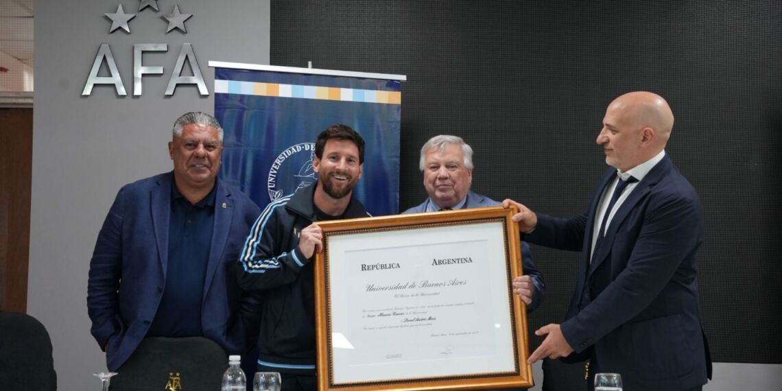 Lionel Messi recibe el Doctorado Honoris Causa de la UBA antes de su despedida de Argentina