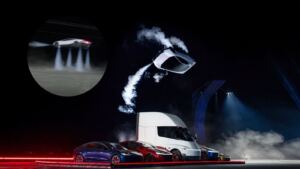 ¿El primer automóvil volador? Elon Musk lanza Tesla Roadster