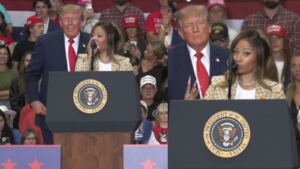 Donald Trump elogia el “hermoso trasero” de Nicki Minaj durante un mitin en Michigan